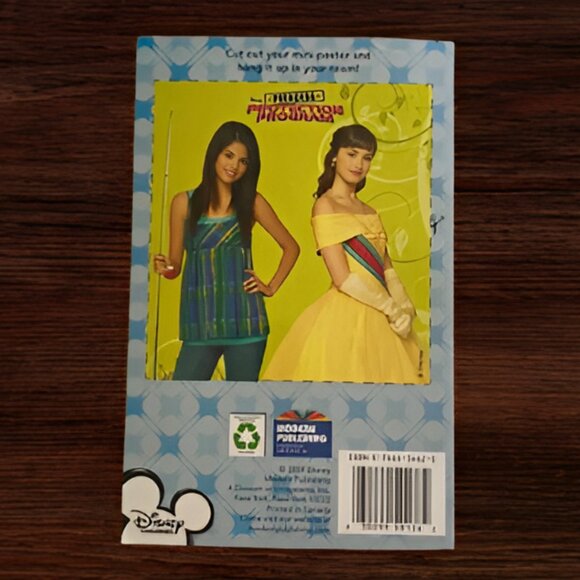 Disney’s Princess Protection Program Activity Book (NEW) 🩷 - Picture 2 of 4